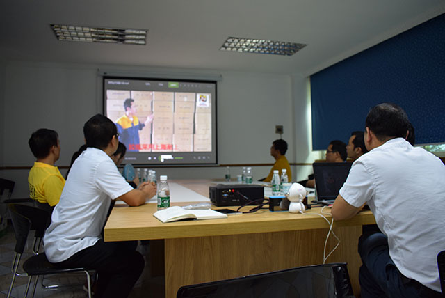 碧桂園領(lǐng)導(dǎo)、專家蒞臨德國CUALI磚麗指導(dǎo)工作