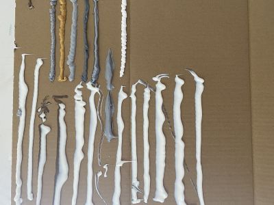 美縫劑易流掛，大多因為它