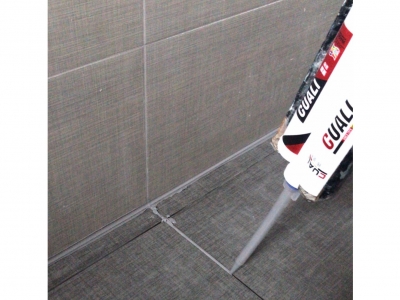 聚脲美縫劑和環(huán)氧類美縫有哪些區(qū)別?應(yīng)當(dāng)選擇哪種才比較好?