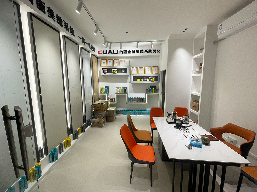 00后梁總勇闖美縫界，攜手磚麗美縫譜寫新篇章